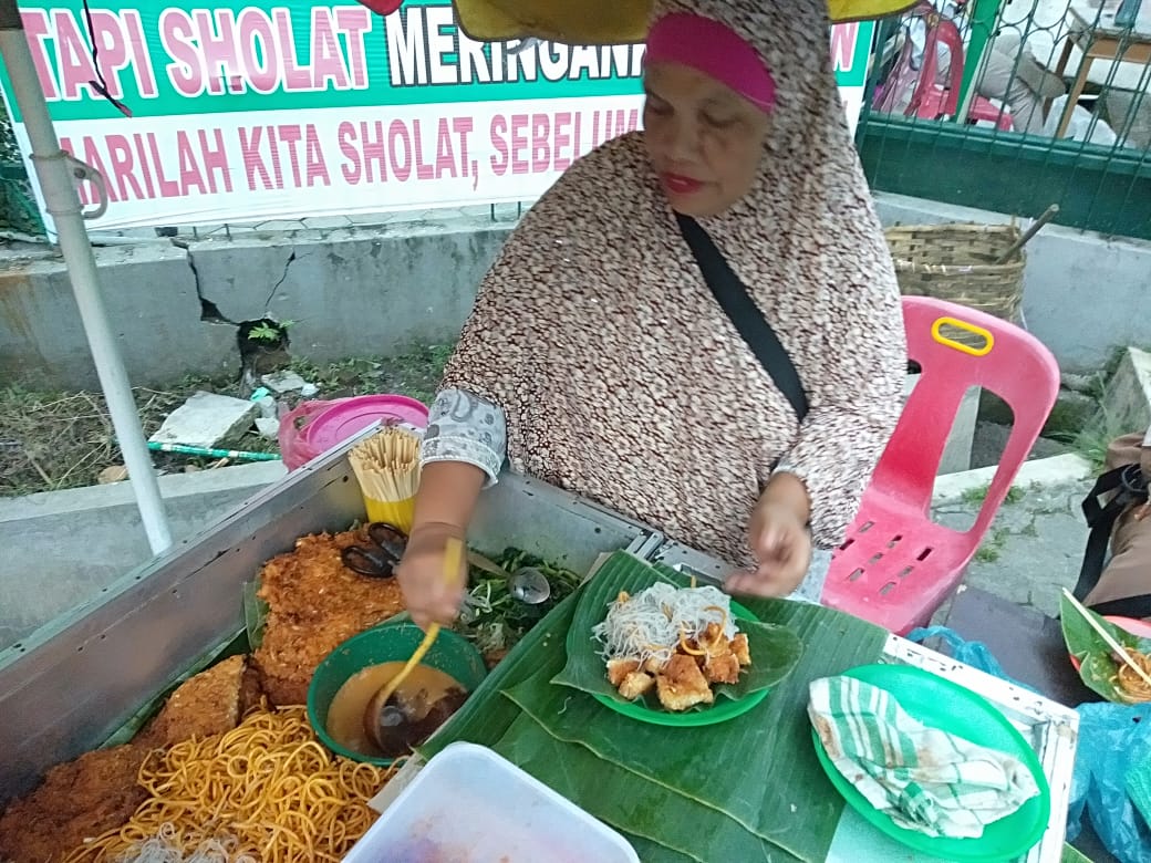 Demi Menghidupi Keluarganya, Nurhayati Berjualan Pecal Keliling Puluhan Tahun 